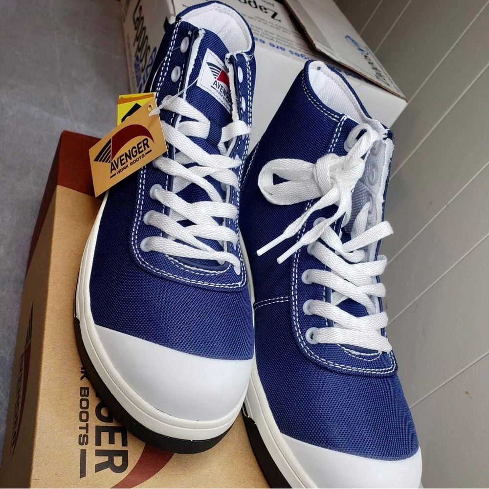 Brand New. Avenger Work Boots. Navy blue. 8 1/2
